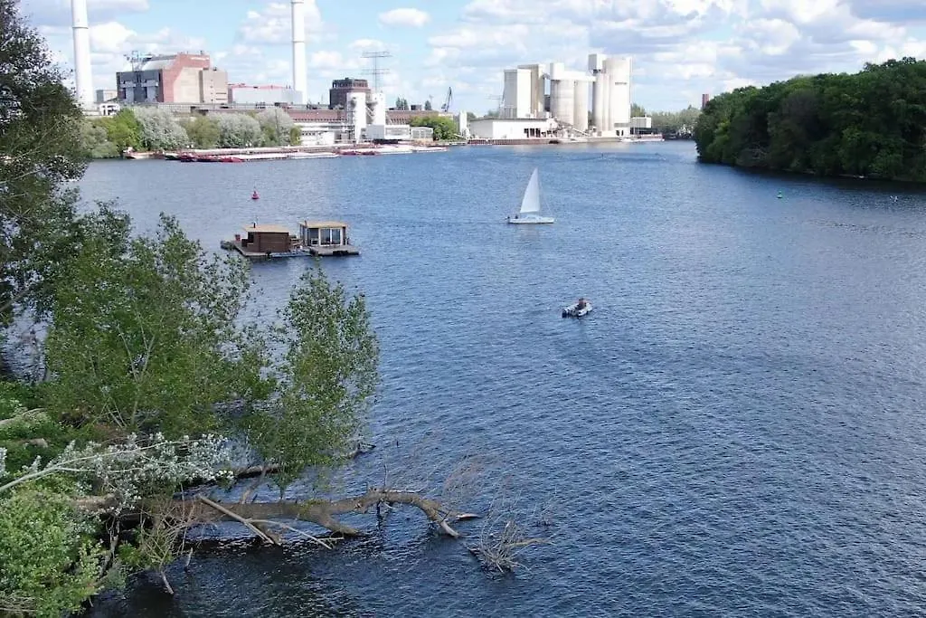 船屋 Saunainsel - Hausboot Mit Schwimmender Sauna, Hottub Und Tretboot In Berlin酒店