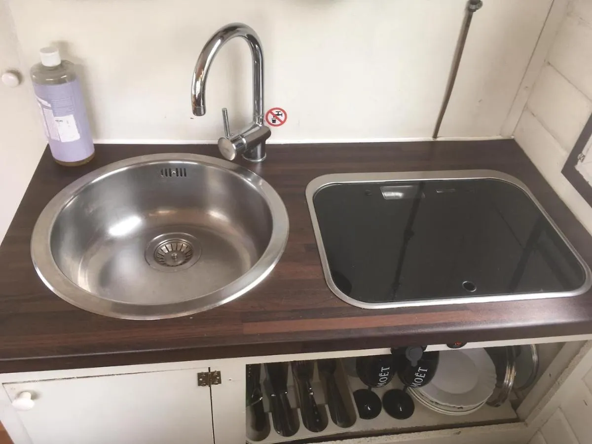 船屋 Saunainsel - Hausboot Mit Schwimmender Sauna, Hottub Und Tretboot In Berlin酒店