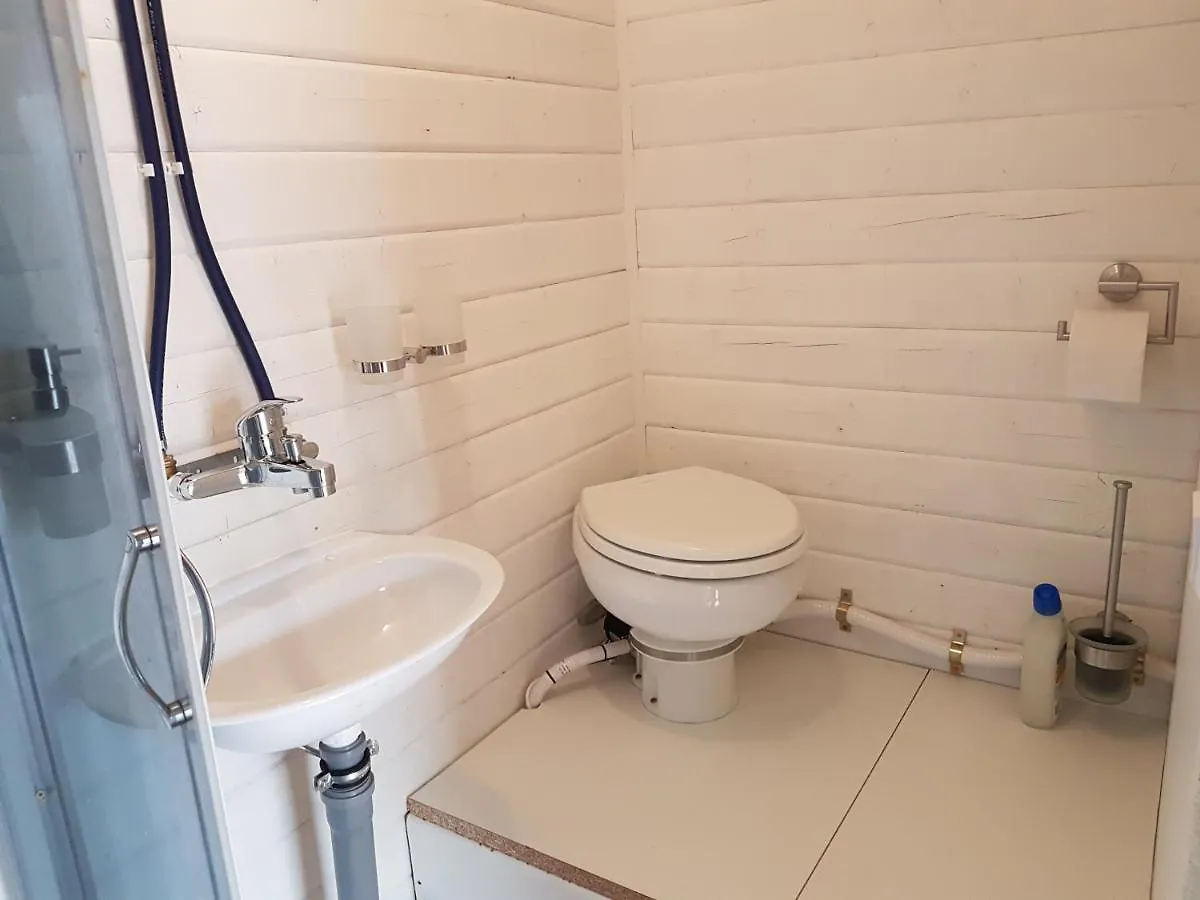 Saunainsel - Hausboot Mit Schwimmender Sauna, Hottub Und Tretboot In Berlin Hotel